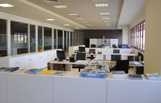 Zbardhet vendimi: Administrata do punoje nga shtepia, ja rregullorja e percaktuar